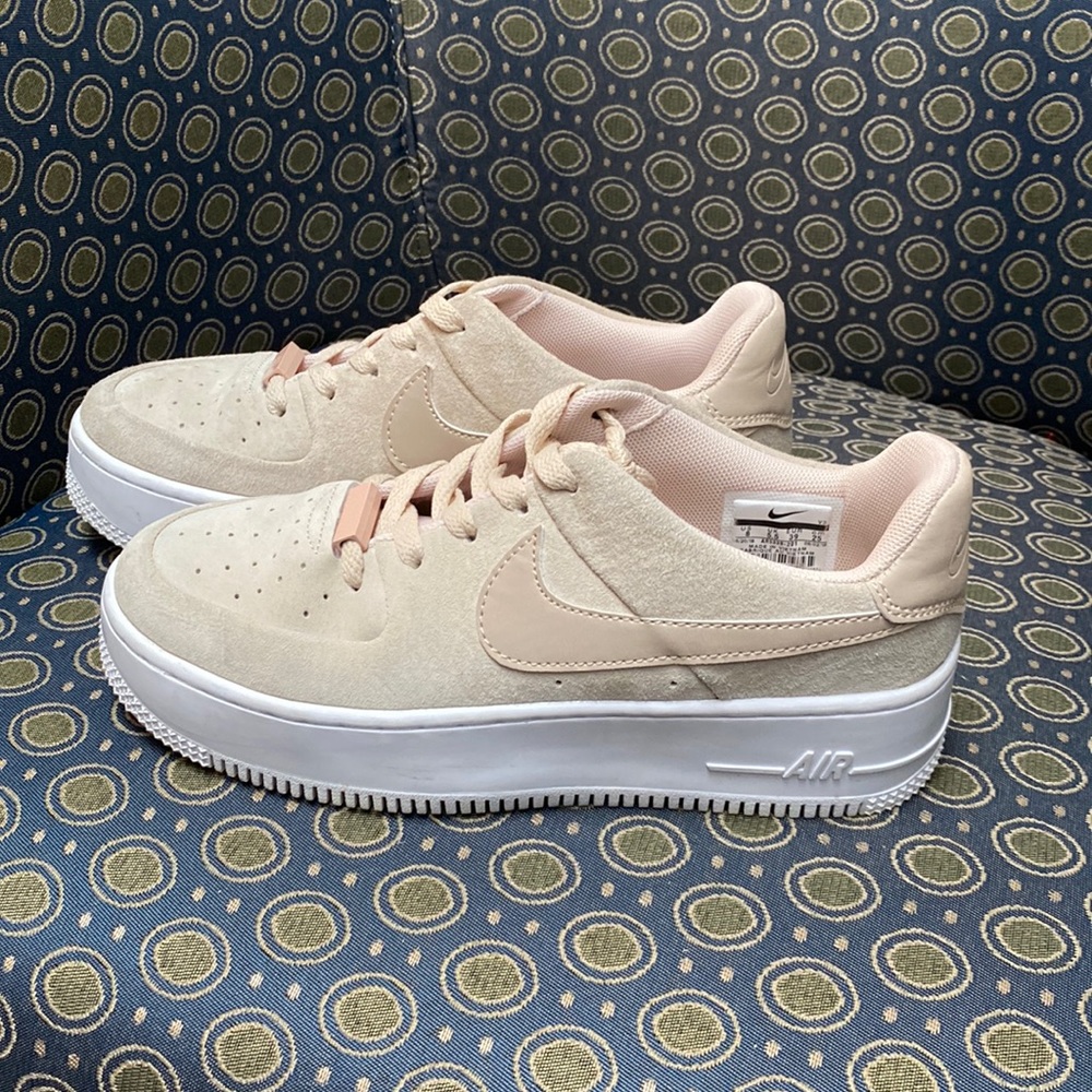 Nike ‘07 LV8 shoes size 8 ❤️❤️RARE suede!